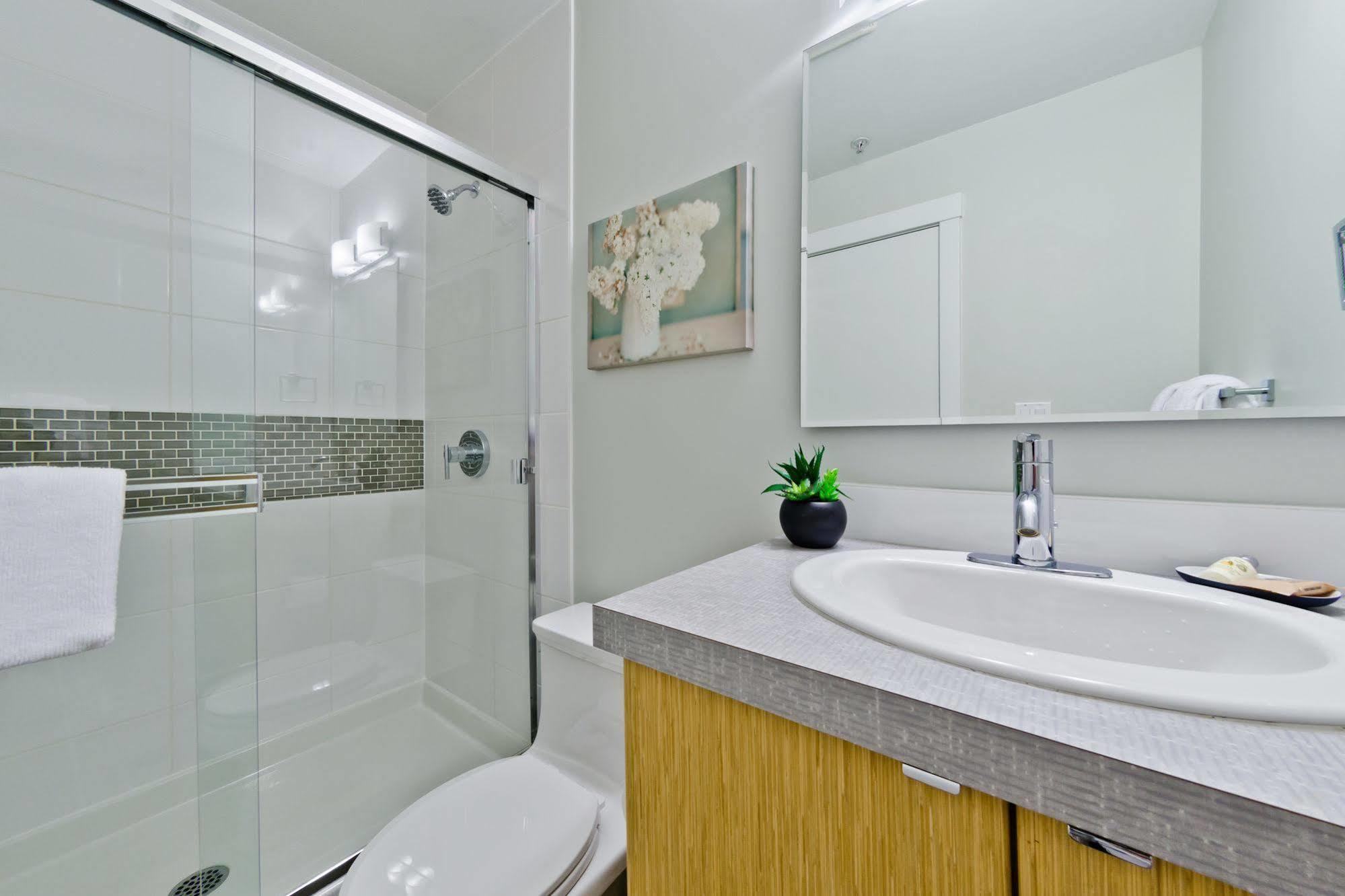 O Xenex Hotel Calgary